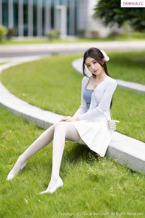 王馨瑶  [XiuRen]高清写真图 2023.10.16 No.7515 王馨瑶yanni 丝袜美腿第13张图片